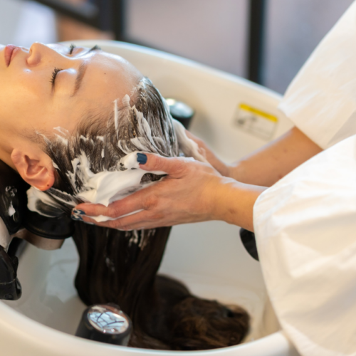 Soins et traitements capillaires pour une chevelure saine et éclatante